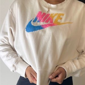 Womens Nike cropped sweatshirt.